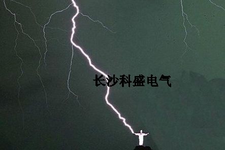 巴西號稱全球閃電次數(shù)最多的國家，當(dāng)遇到這個城市，就只能認慫