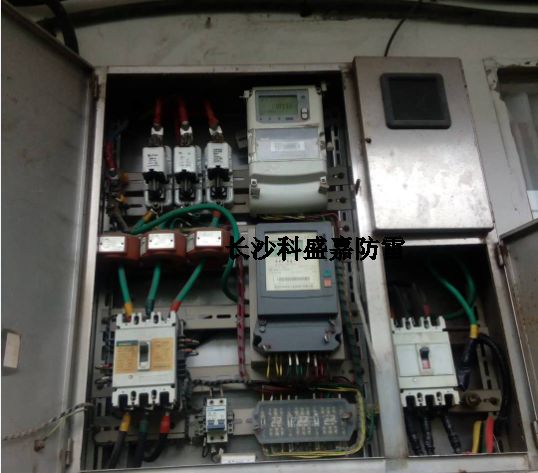 令人心痛，又一個大酒店因?yàn)槭″X遭遇雷擊，損失慘重