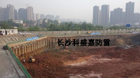 一個城市防雷市場的大小與哪些因素有關？